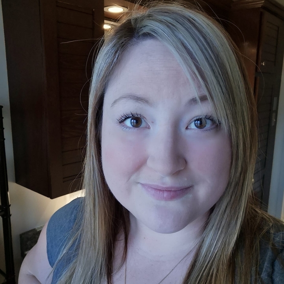 Meet your Posher, Cindy - Picture 1 of 1